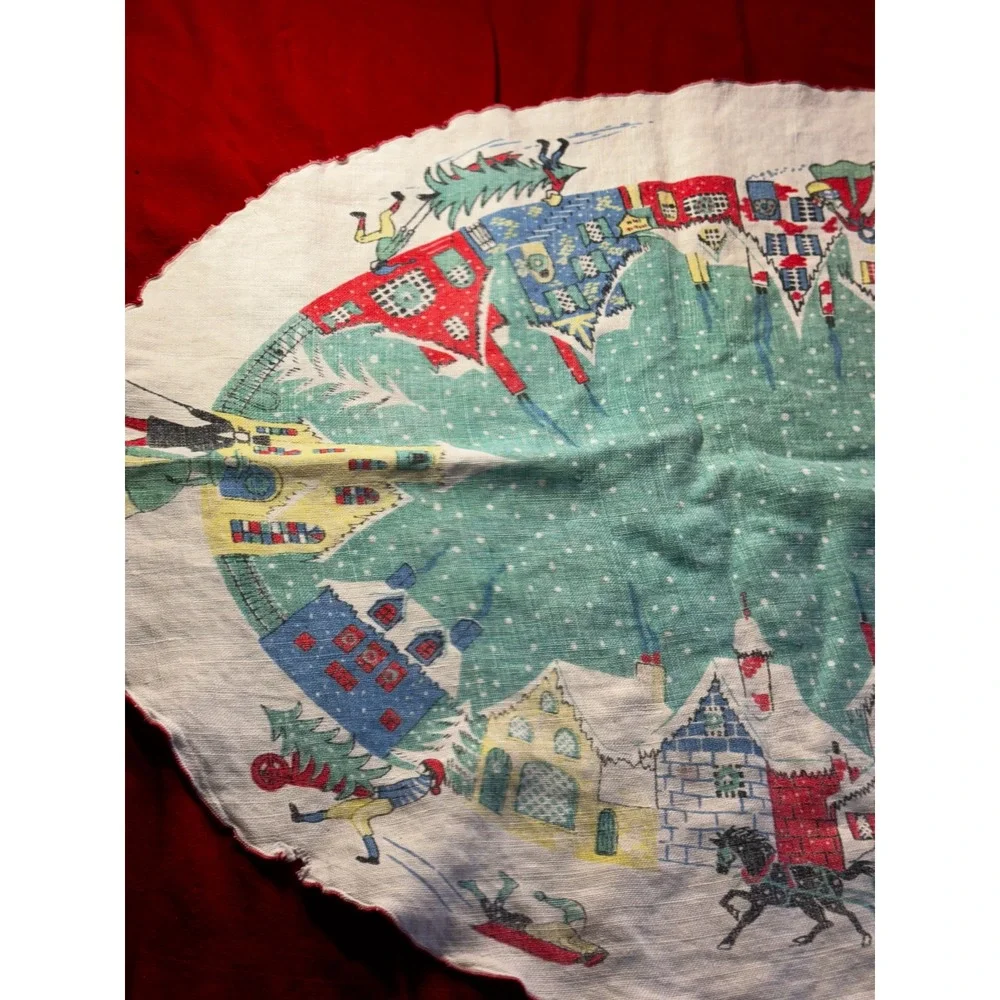 Vintage Mid Century Christmas Village Table Runner Oval Scalloped Edge 46x19